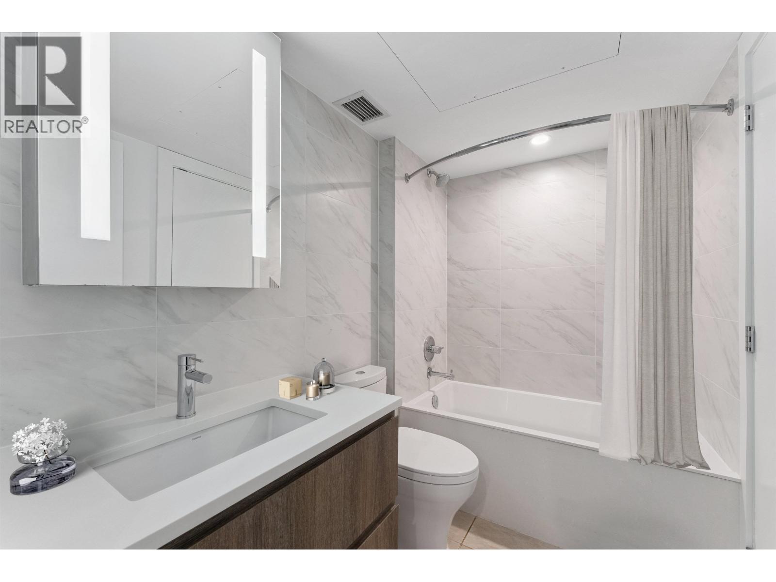 111 2060 Curling Road, North Vancouver, British Columbia  V7P 0E1 - Photo 6 - R3055919