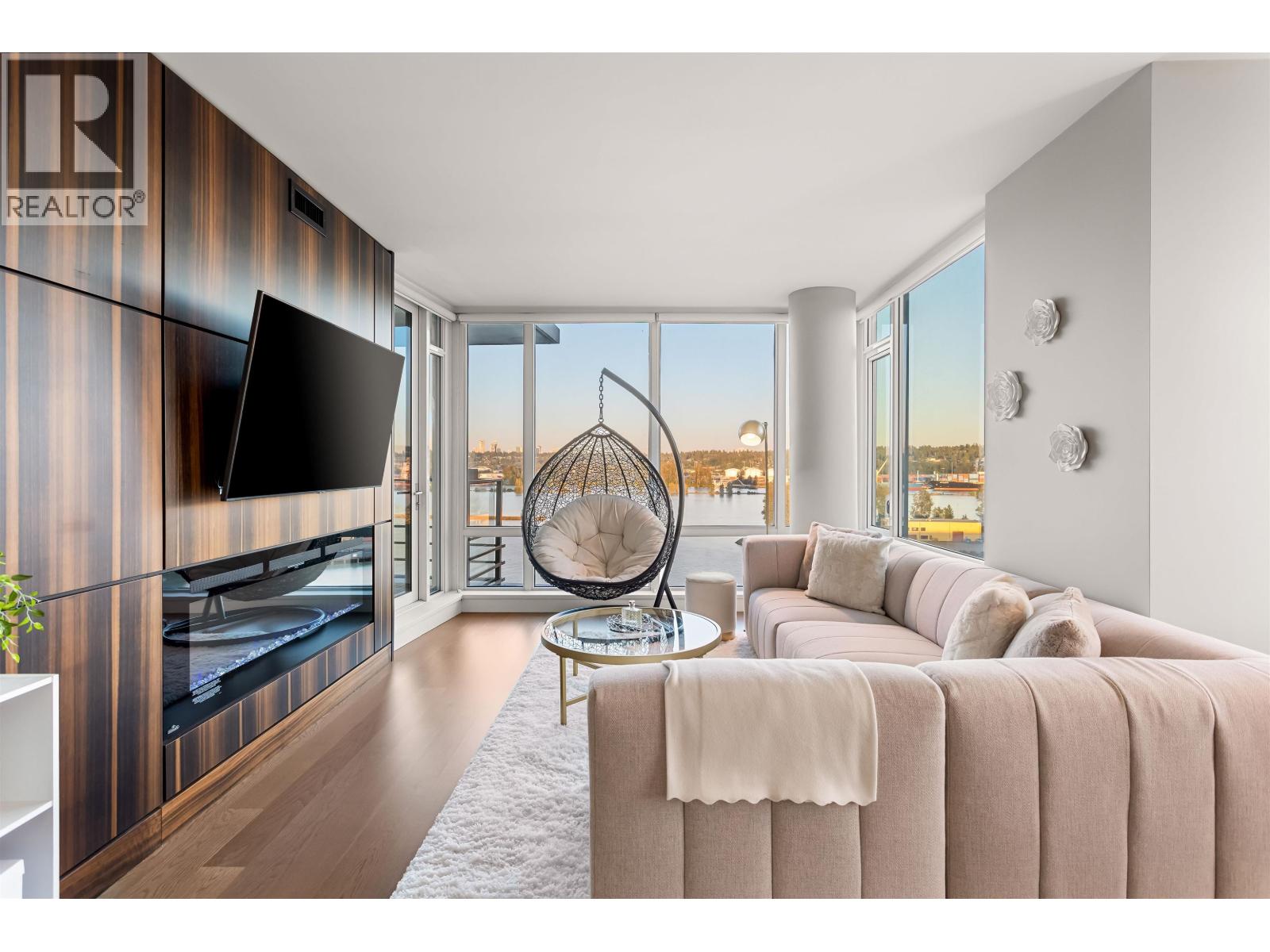 1208 210 Salter Street, New Westminster, British Columbia  V3M 0J9 - Photo 2 - R3036528