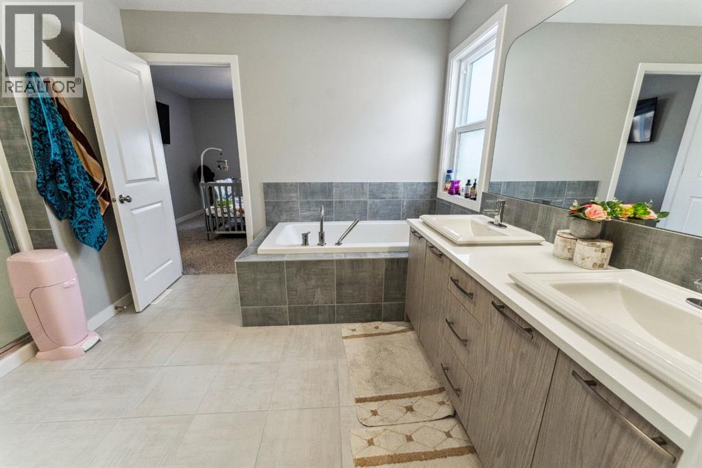428 Chinook Gate Square, Airdrie, Alberta  T4B 4V9 - Photo 28 - A2260858
