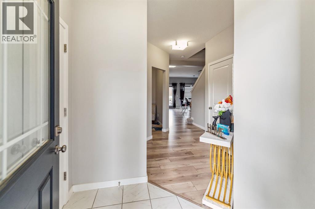428 Chinook Gate Square, Airdrie, Alberta  T4B 4V9 - Photo 3 - A2260858