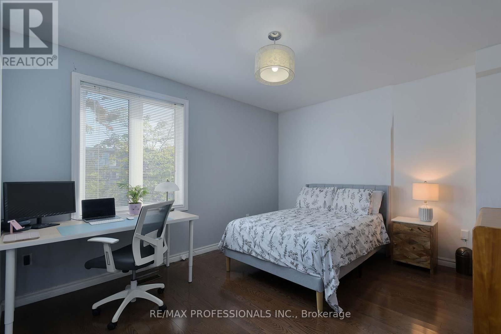 945 Logan Avenue, Toronto, Ontario  M4K 3E3 - Photo 15 - E12447114