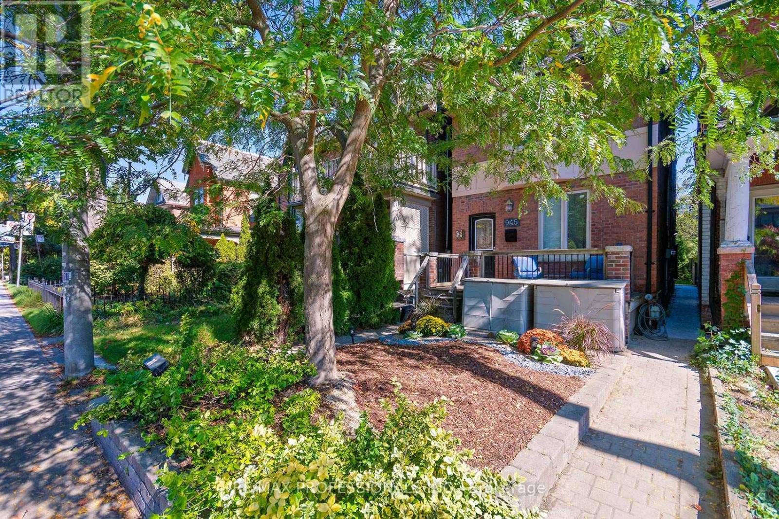 945 LOGAN AVENUE, Toronto, Ontario