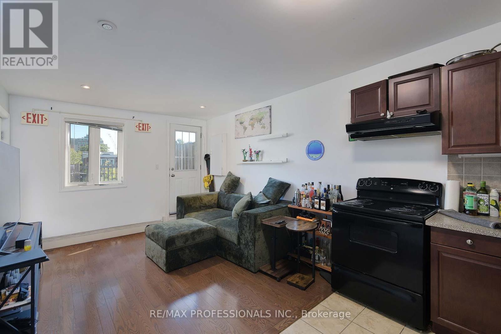 945 Logan Avenue, Toronto, Ontario  M4K 3E3 - Photo 19 - E12447114