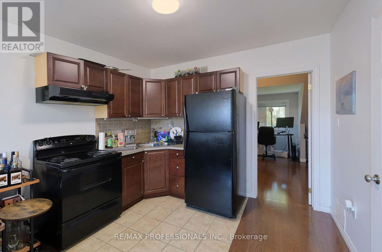 945 Logan Avenue, Toronto, Ontario  M4K 3E3 - Photo 20 - E12447114