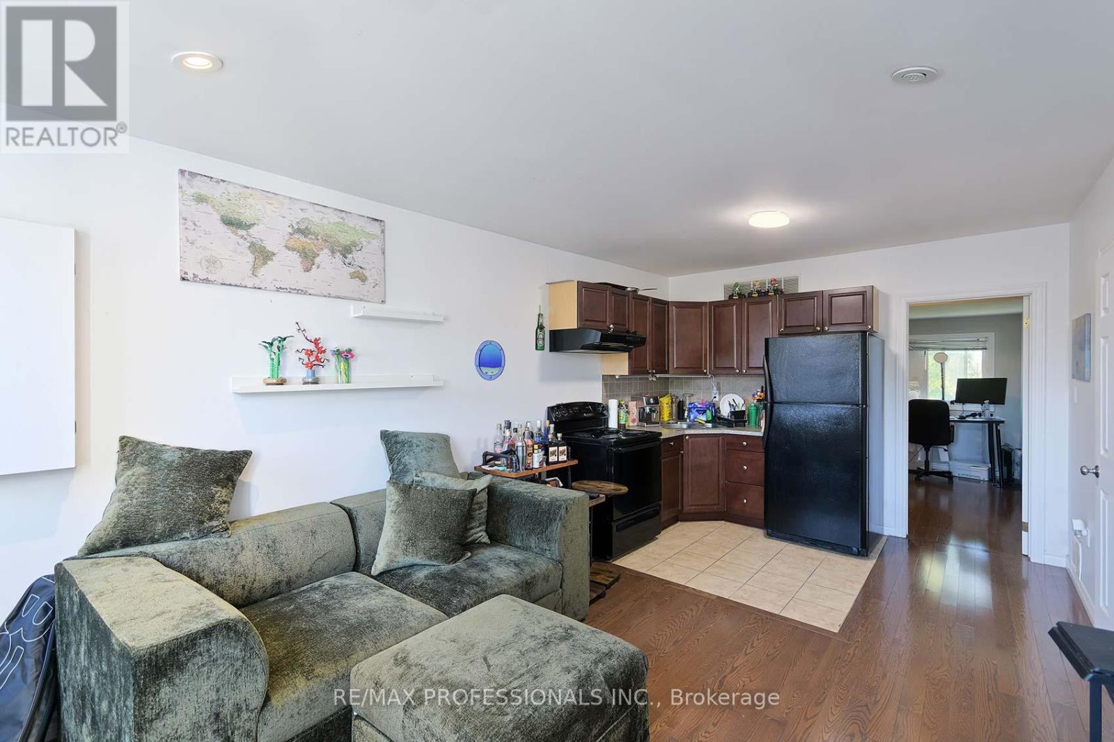 945 Logan Avenue, Toronto, Ontario  M4K 3E3 - Photo 18 - E12447114