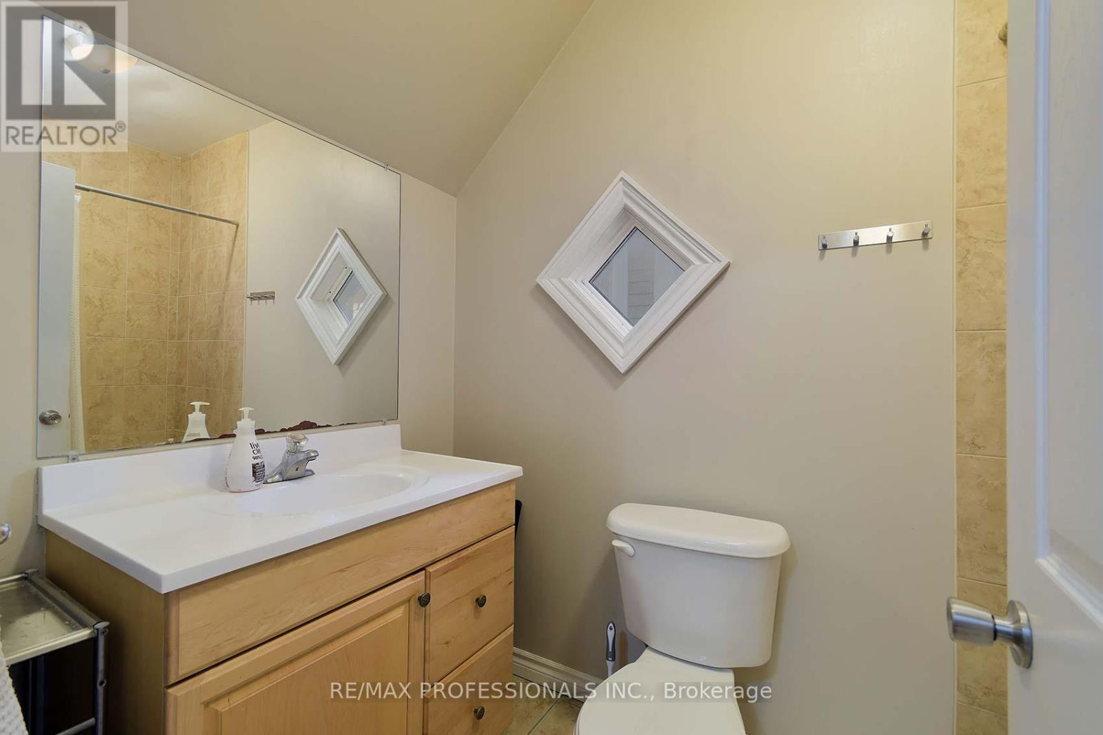 945 Logan Avenue, Toronto, Ontario  M4K 3E3 - Photo 16 - E12447114