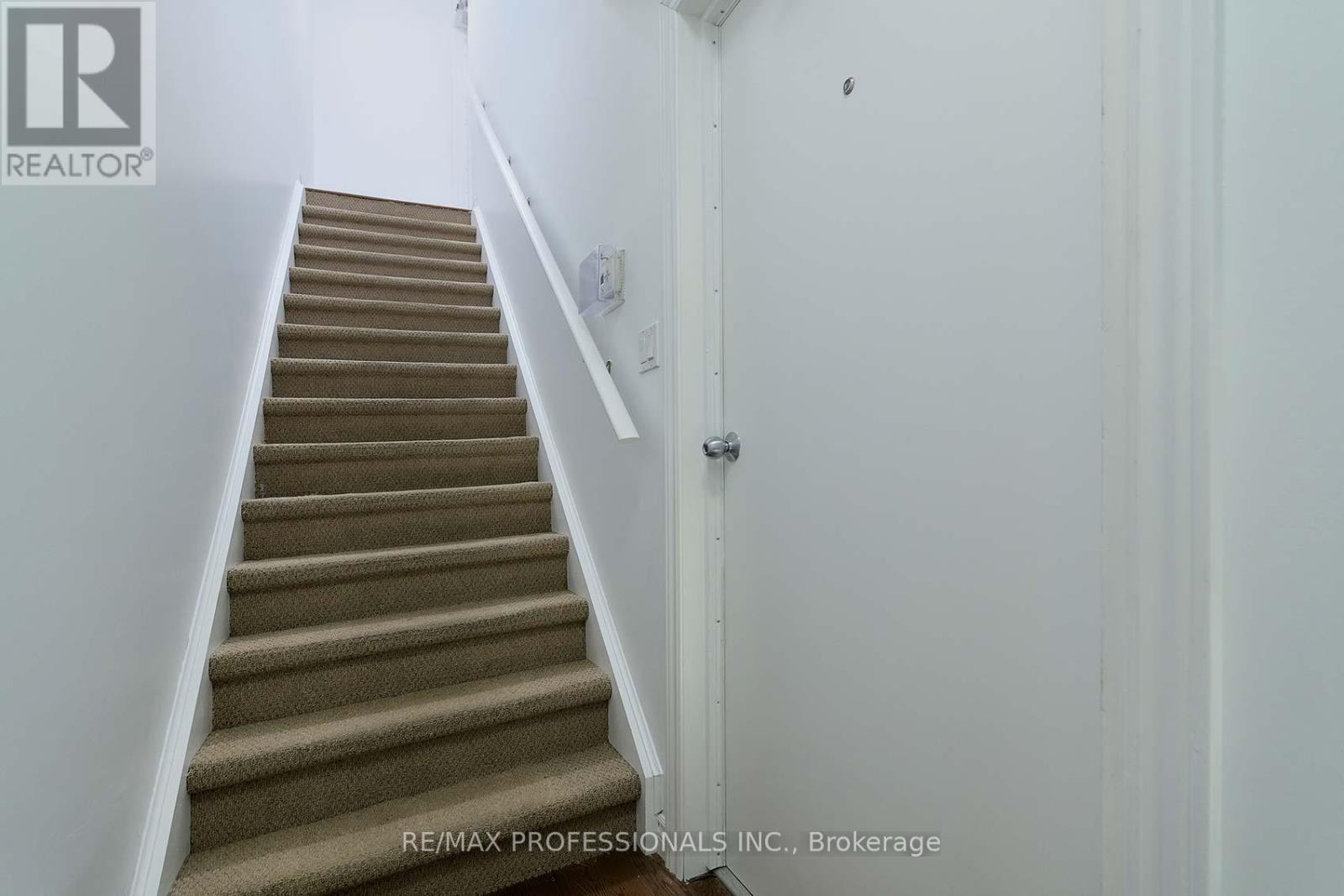 945 Logan Avenue, Toronto, Ontario  M4K 3E3 - Photo 10 - E12447114