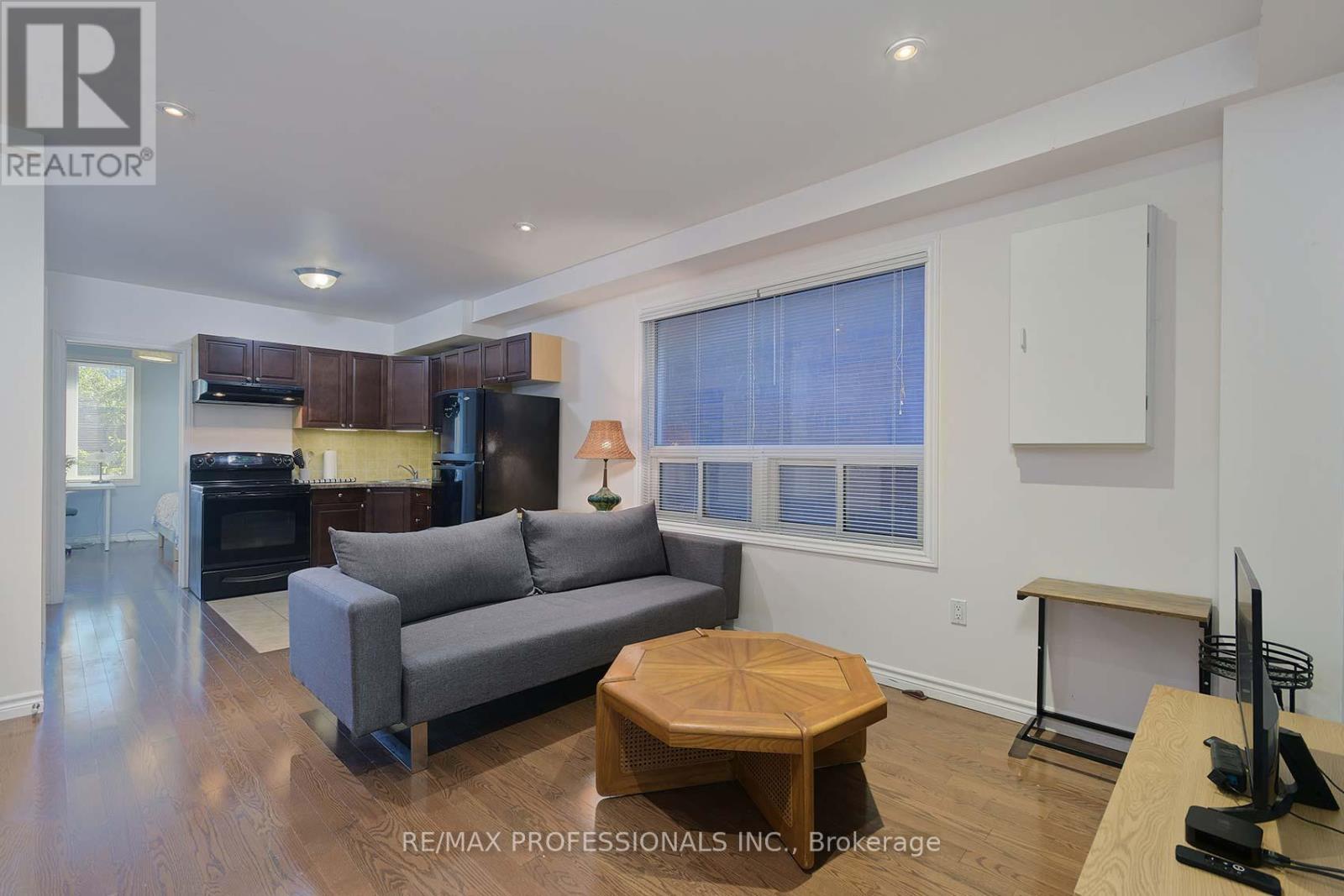 945 Logan Avenue, Toronto, Ontario  M4K 3E3 - Photo 12 - E12447114