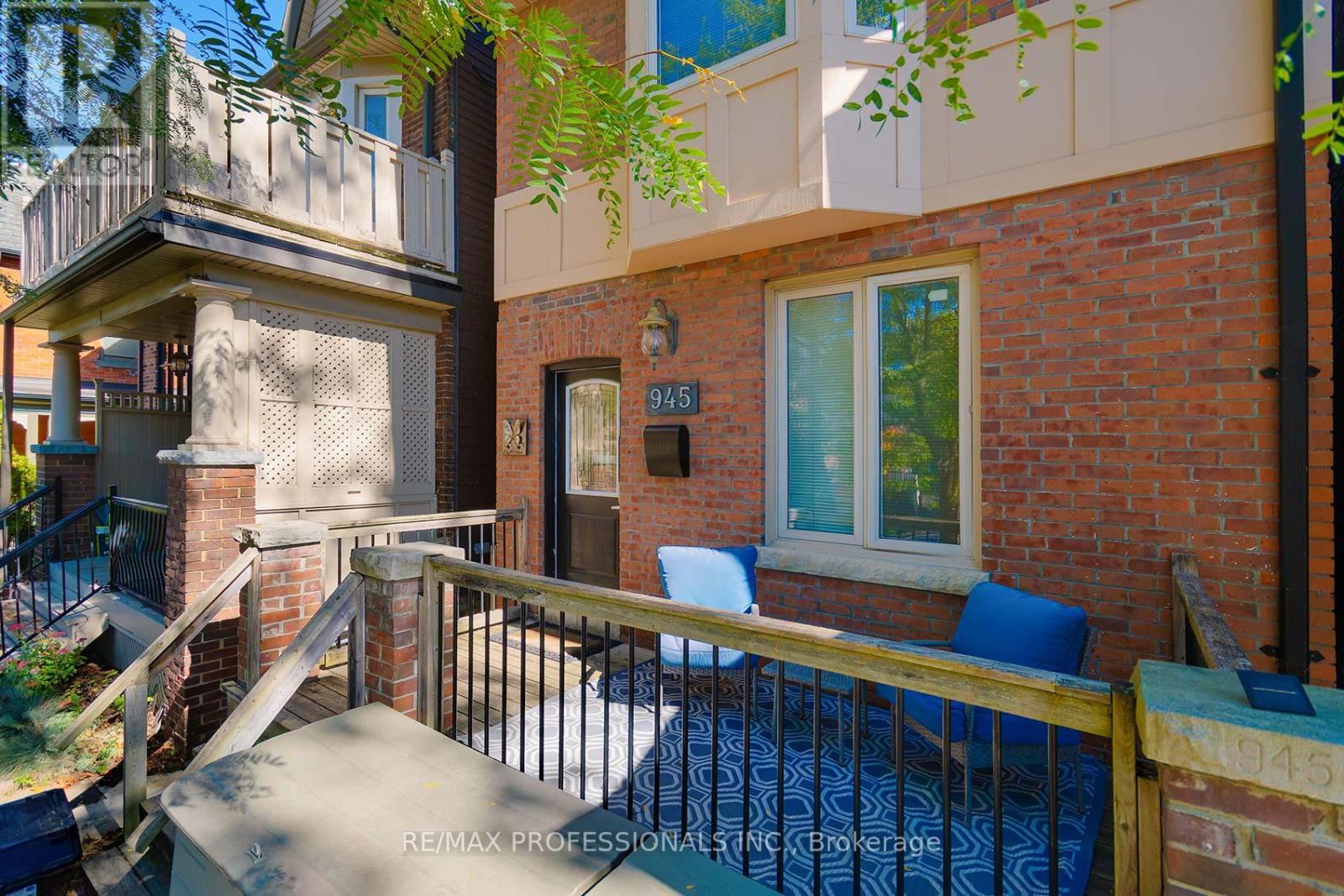 945 Logan Avenue, Toronto, Ontario  M4K 3E3 - Photo 2 - E12447114