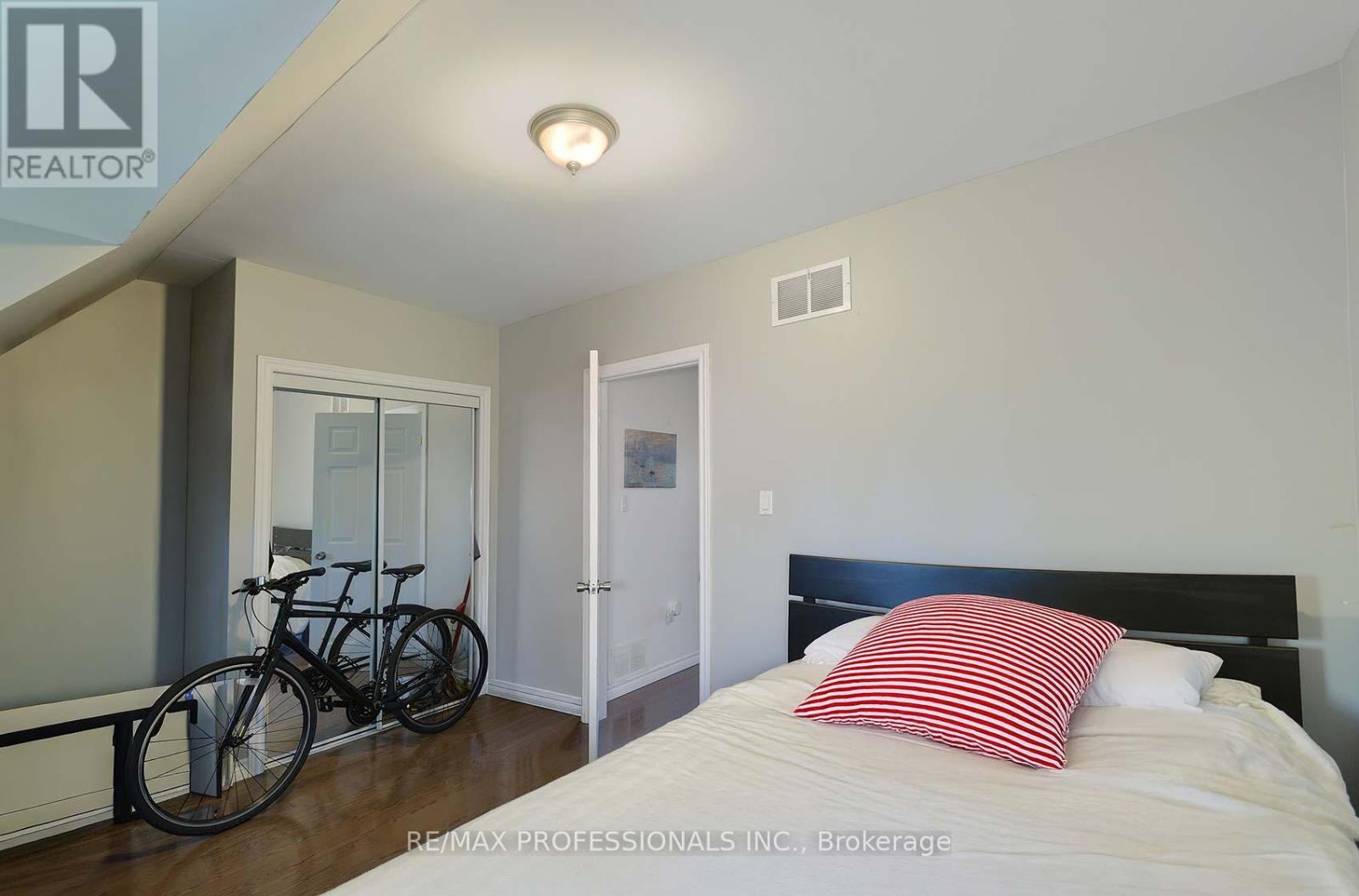 945 Logan Avenue, Toronto, Ontario  M4K 3E3 - Photo 21 - E12447114