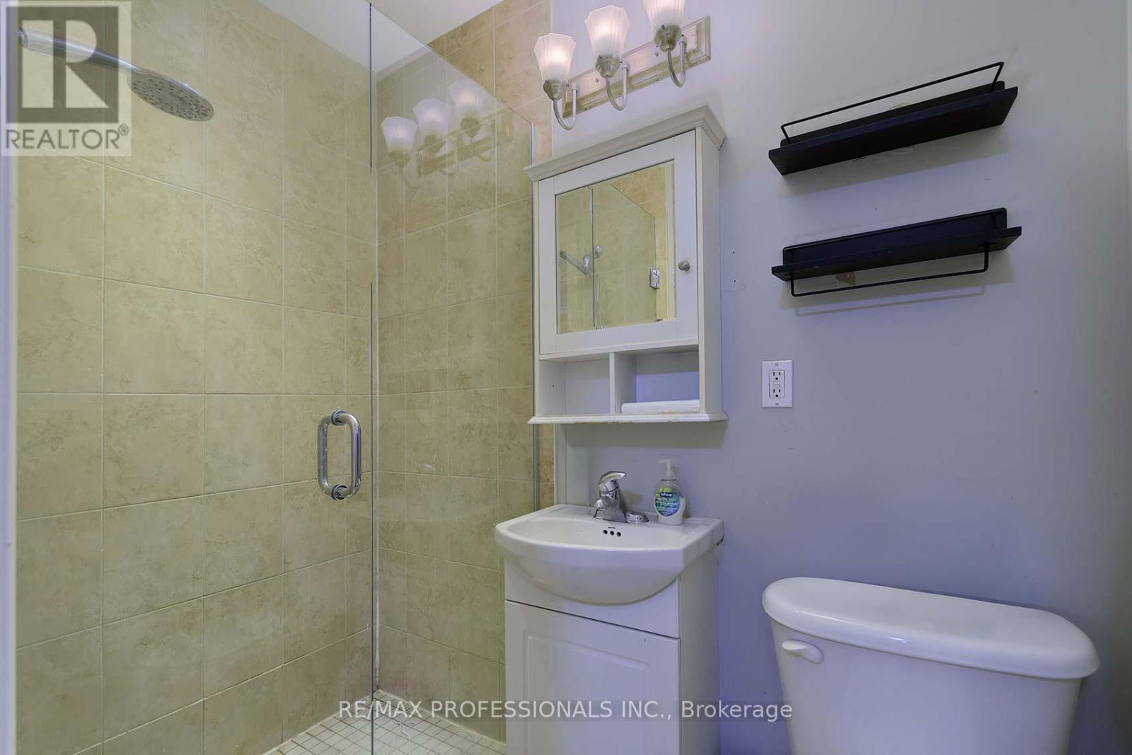 945 Logan Avenue, Toronto, Ontario  M4K 3E3 - Photo 23 - E12447114
