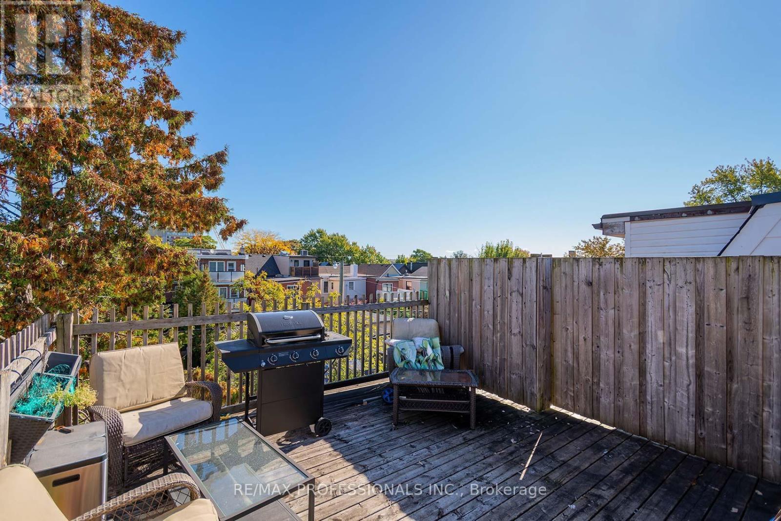 945 Logan Avenue, Toronto, Ontario  M4K 3E3 - Photo 25 - E12447114