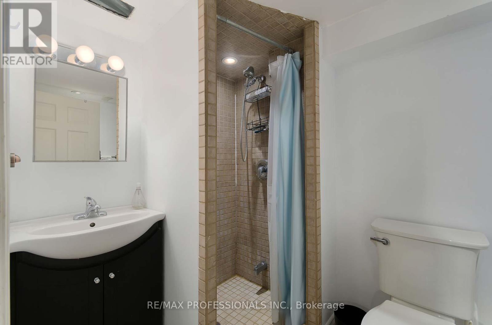 945 Logan Avenue, Toronto, Ontario  M4K 3E3 - Photo 31 - E12447114