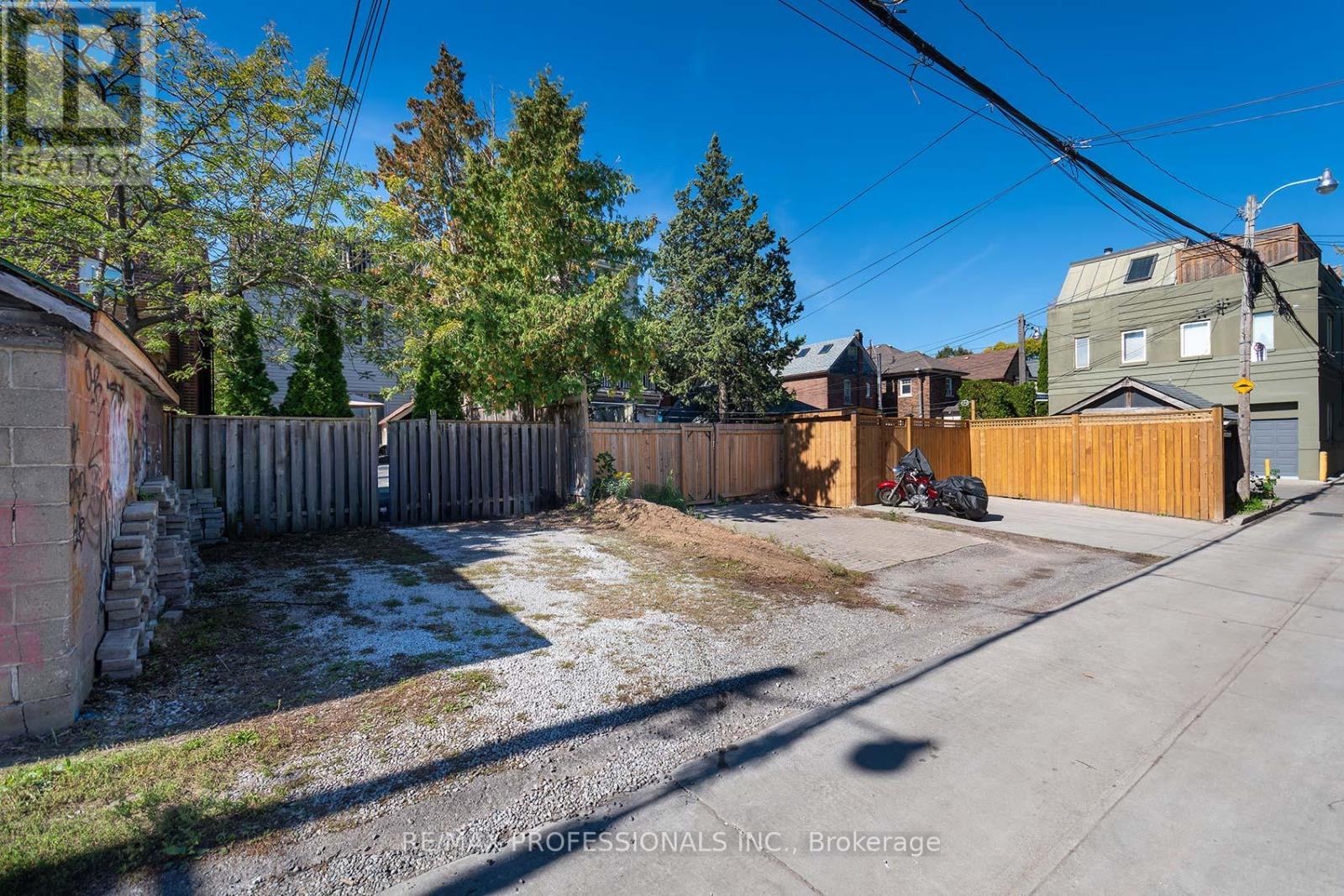 945 Logan Avenue, Toronto, Ontario  M4K 3E3 - Photo 37 - E12447114