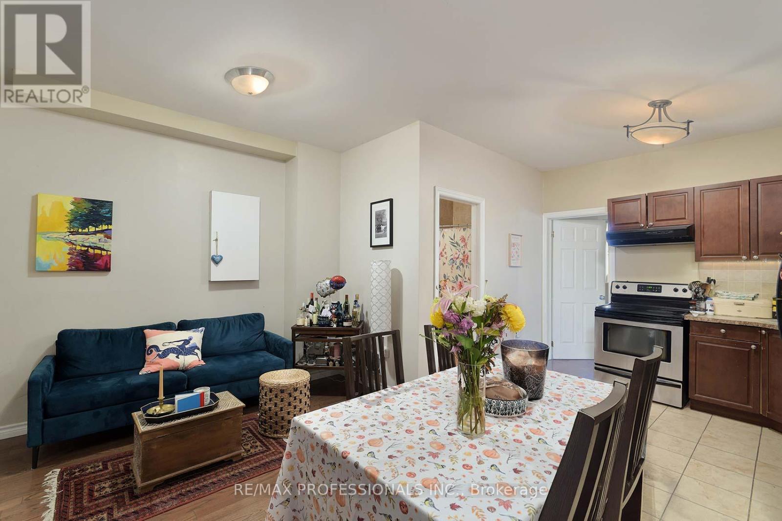 945 Logan Avenue, Toronto, Ontario  M4K 3E3 - Photo 5 - E12447114