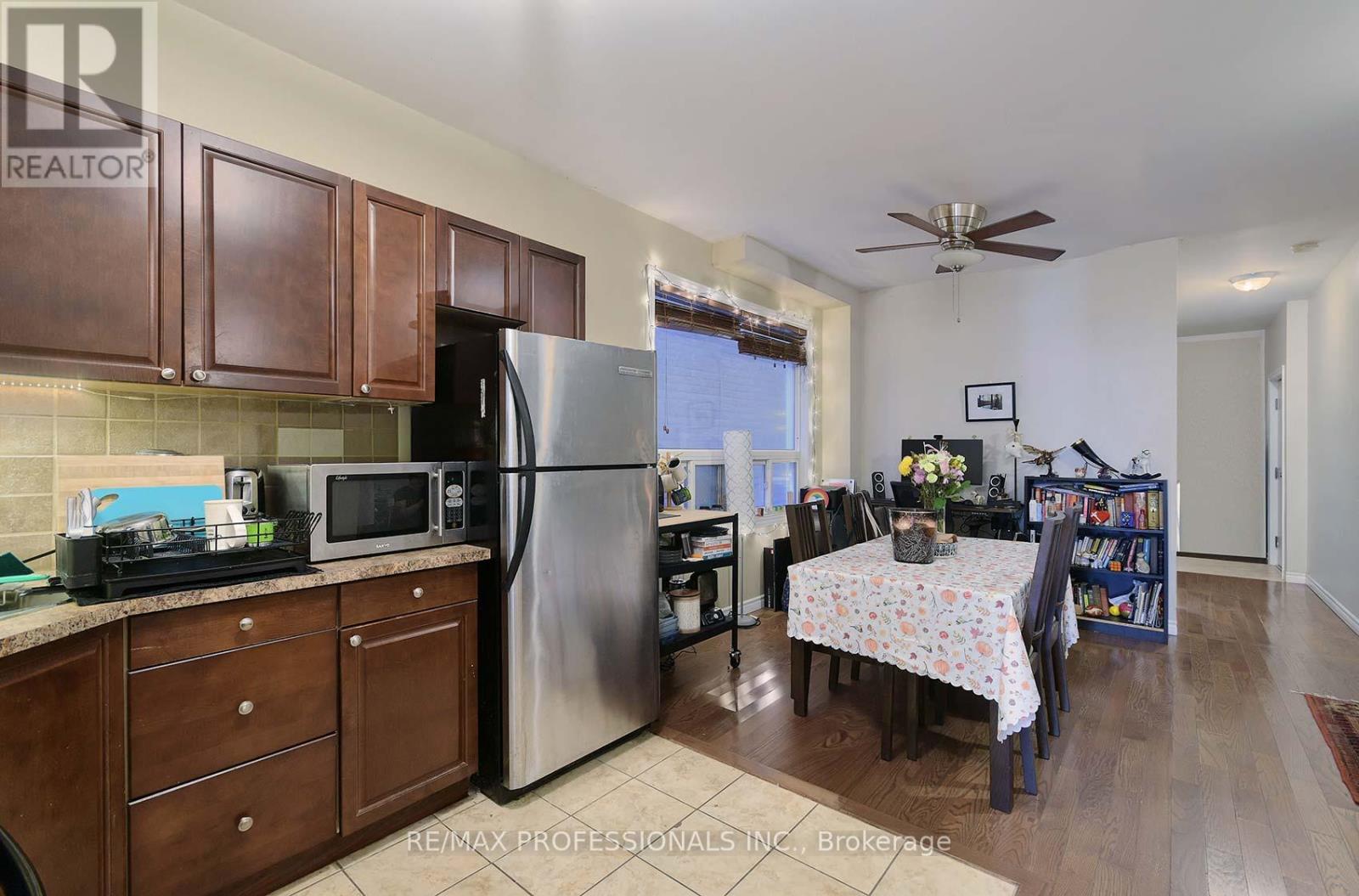 945 Logan Avenue, Toronto, Ontario  M4K 3E3 - Photo 6 - E12447114