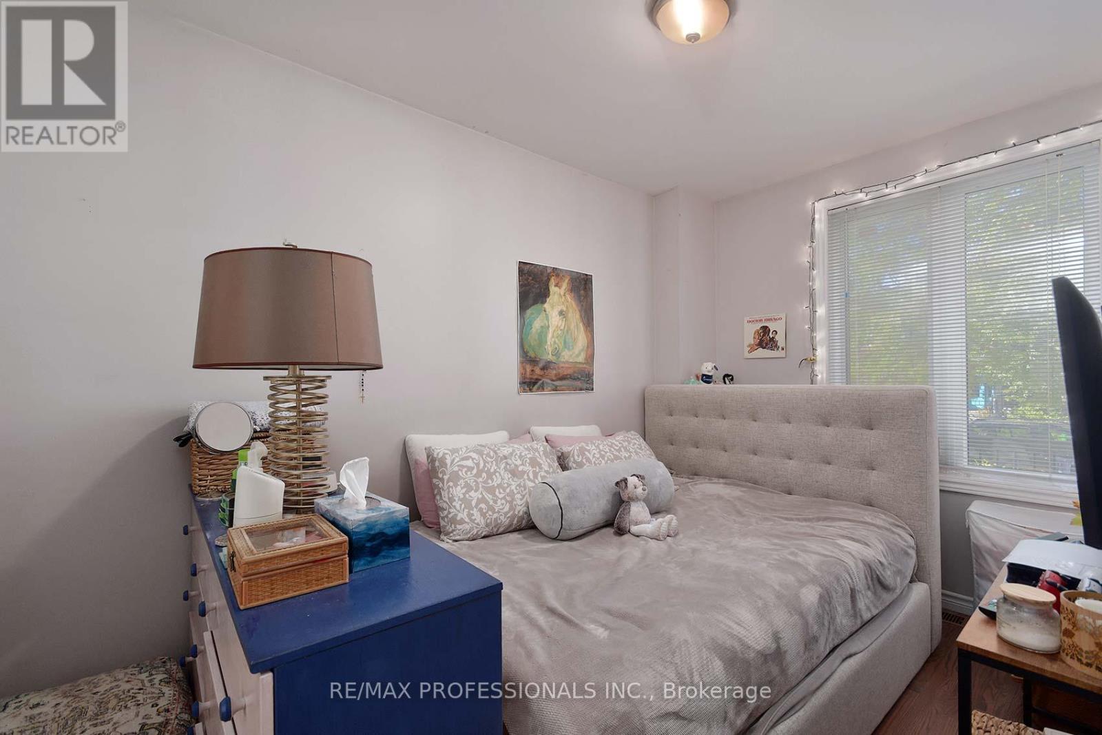 945 Logan Avenue, Toronto, Ontario  M4K 3E3 - Photo 8 - E12447114