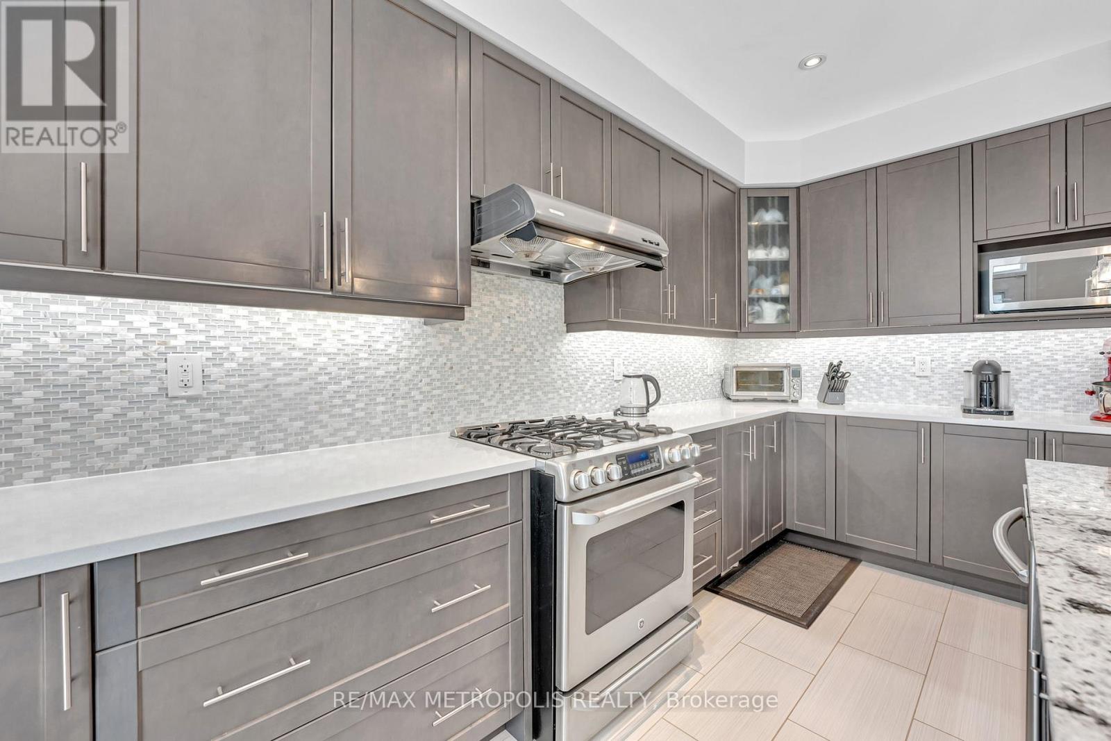 15 Rumbellow Crescent, Ajax (Northeast Ajax), Ontario  L1T 0J9 - Photo 11 - E12448289