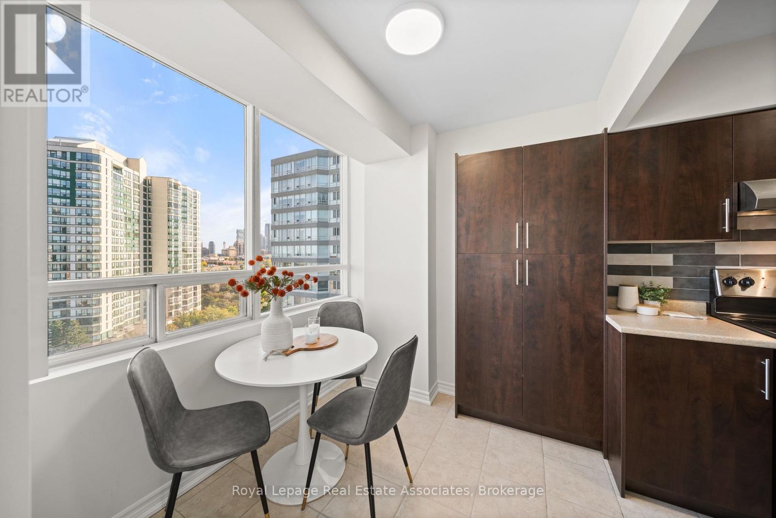 1206 - 50 Kingsbridge Garden Circle, Mississauga (Hurontario), Ontario  L5R 1Y2 - Photo 12 - W12448276