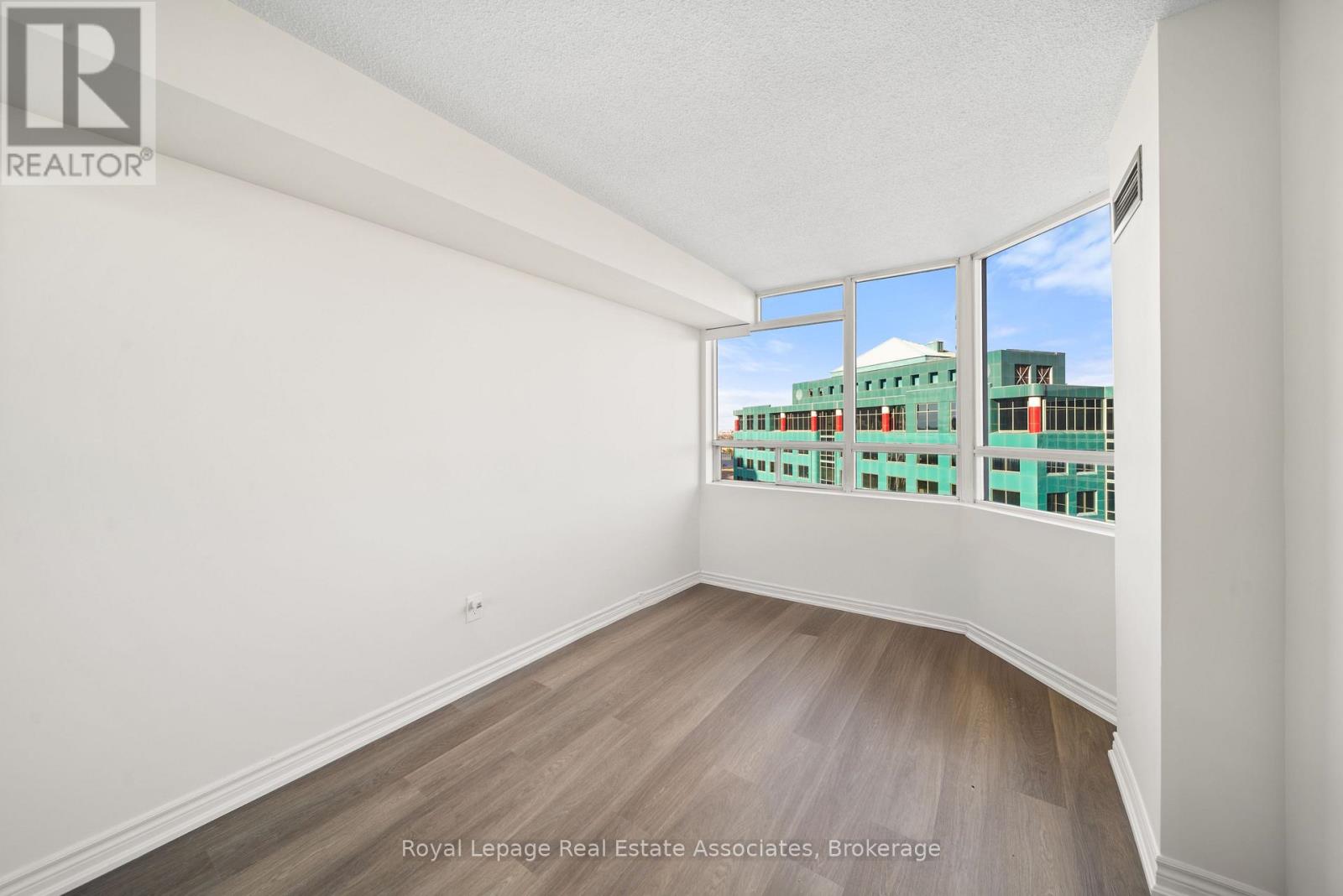 1206 - 50 Kingsbridge Garden Circle, Mississauga (Hurontario), Ontario  L5R 1Y2 - Photo 13 - W12448276
