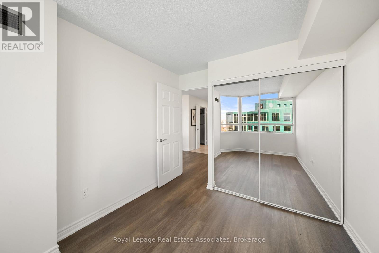 1206 - 50 Kingsbridge Garden Circle, Mississauga (Hurontario), Ontario  L5R 1Y2 - Photo 14 - W12448276