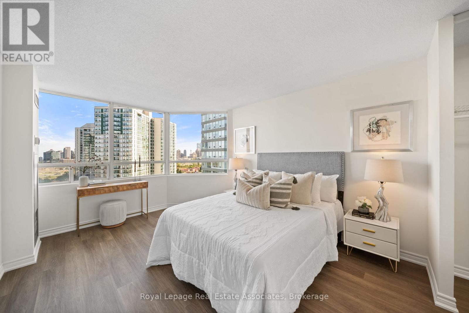 1206 - 50 Kingsbridge Garden Circle, Mississauga (Hurontario), Ontario  L5R 1Y2 - Photo 15 - W12448276