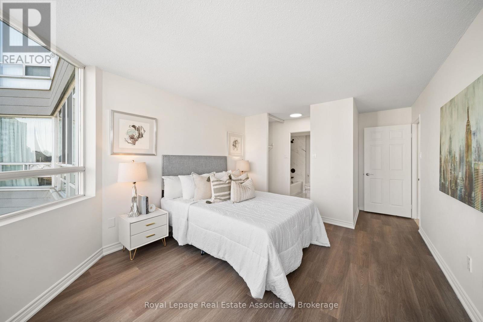 1206 - 50 Kingsbridge Garden Circle, Mississauga (Hurontario), Ontario  L5R 1Y2 - Photo 18 - W12448276