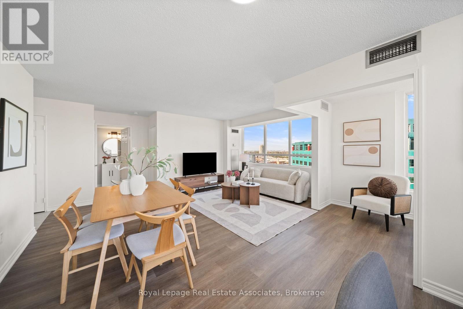 1206 - 50 Kingsbridge Garden Circle, Mississauga (Hurontario), Ontario  L5R 1Y2 - Photo 6 - W12448276
