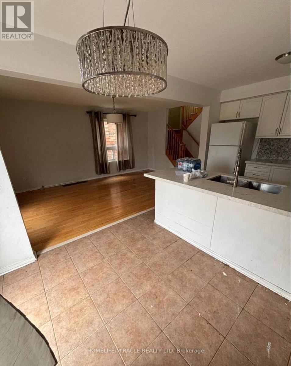 114 Botavia Downs Drive, Brampton, Ontario  L7A 3P6 - Photo 2 - W12448293