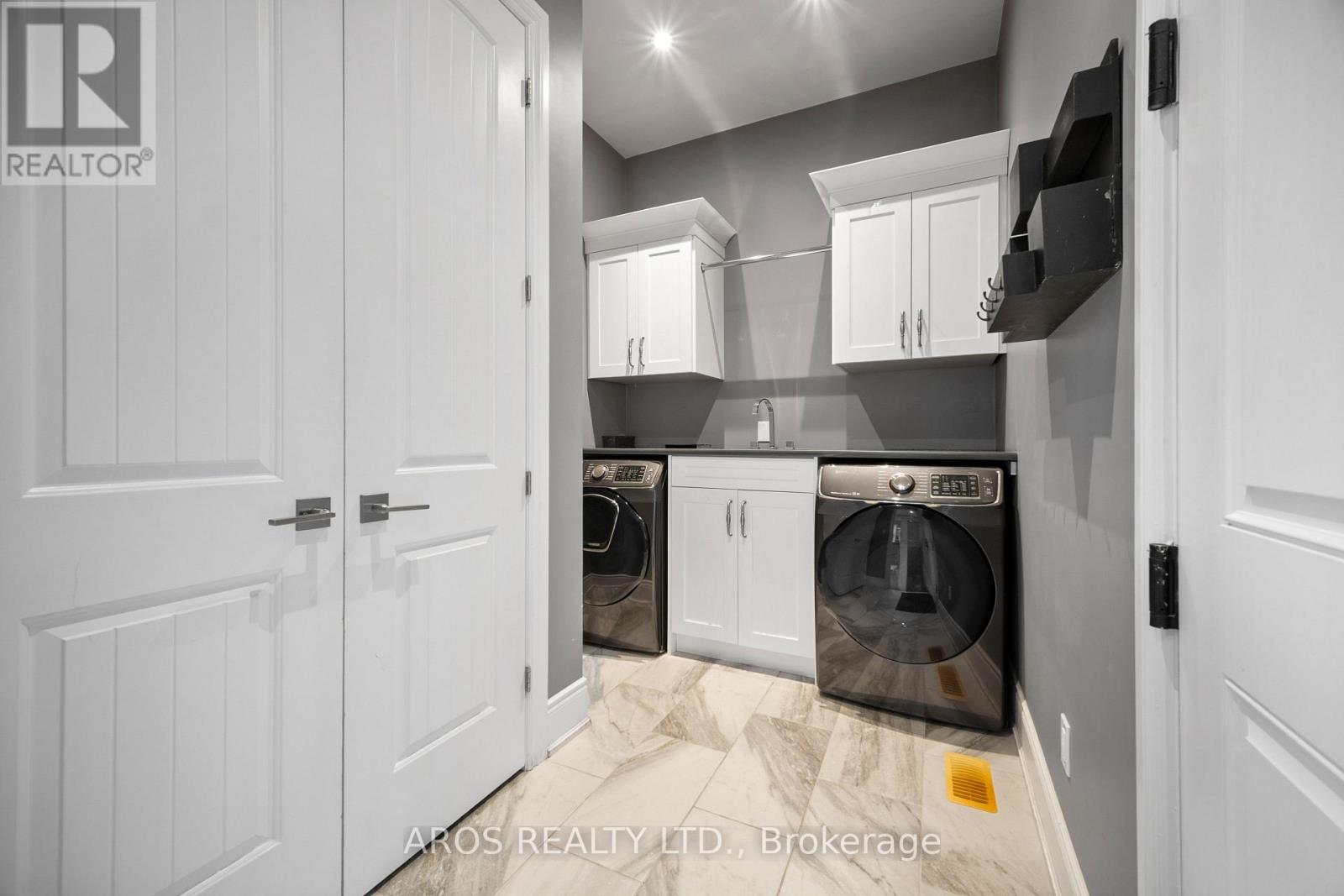 1 - 9861 Glendon Drive, Middlesex Centre, Ontario  N0L 1R0 - Photo 13 - X12448319