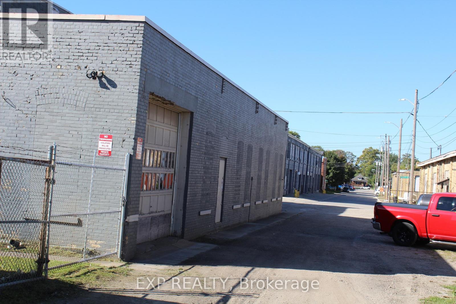 720 Cabell Street, London East (East C), Ontario  N5Z 1P7 - Photo 2 - X12448270