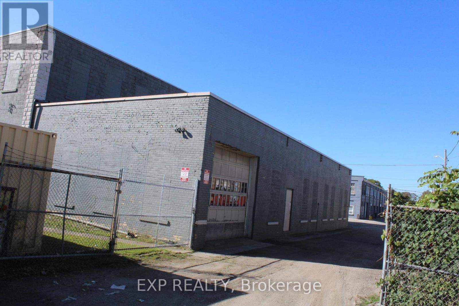 720 Cabell Street, London East (East C), Ontario  N5Z 1P7 - Photo 4 - X12448270