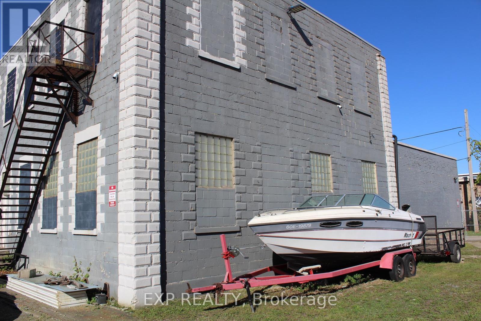 720 Cabell Street, London East (East C), Ontario  N5Z 1P7 - Photo 5 - X12448270