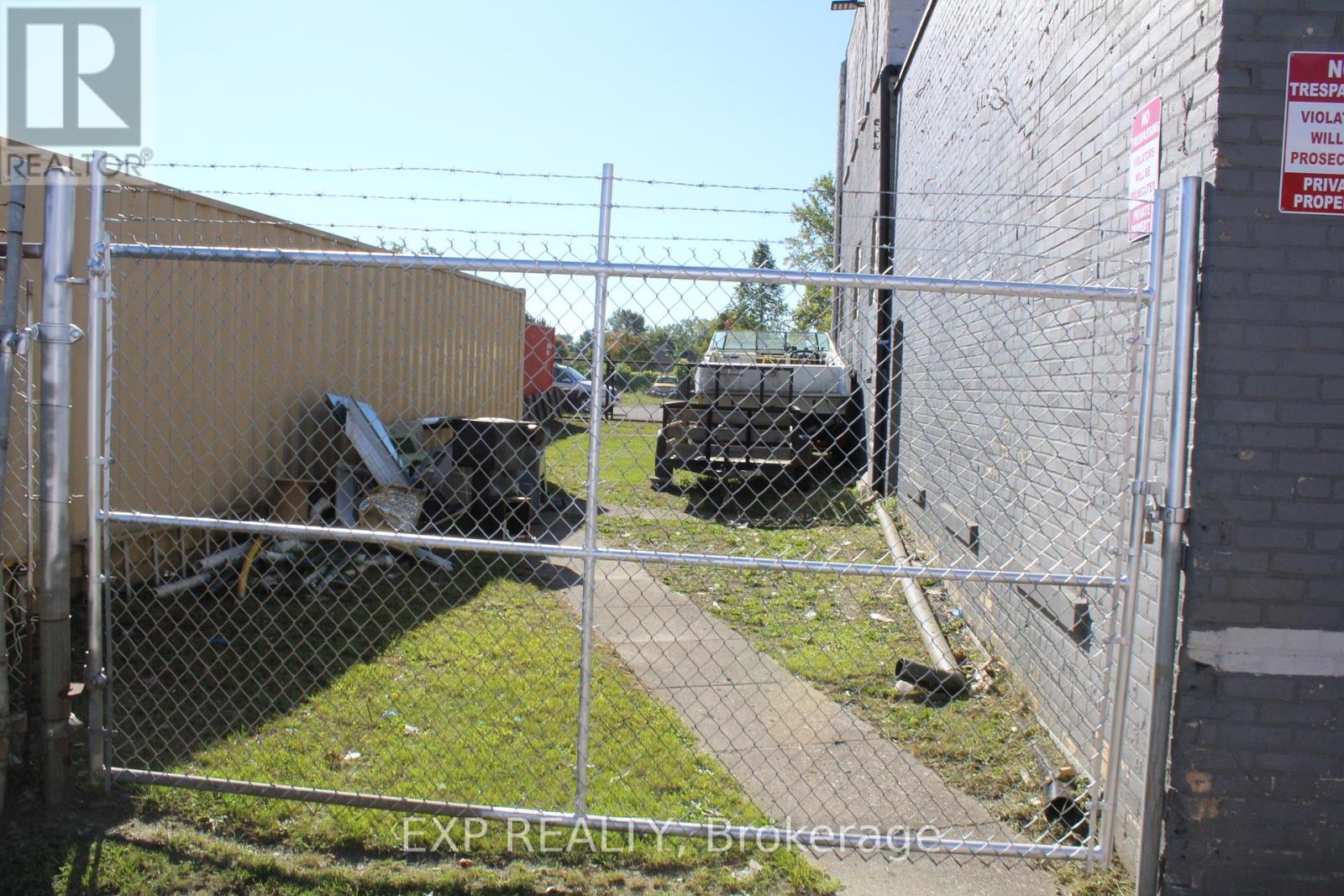720 Cabell Street, London East (East C), Ontario  N5Z 1P7 - Photo 6 - X12448270