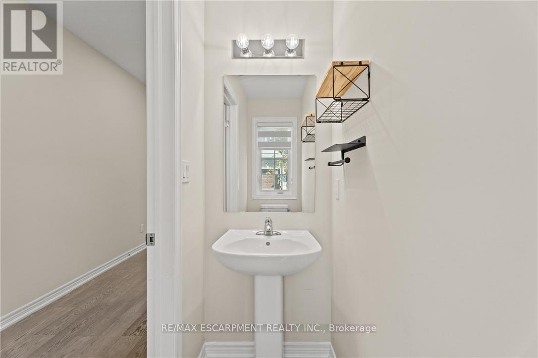 8 Linden Park Lane, Hamilton (Hill Park), Ontario  L9A 1Y1 - Photo 13 - X12448284