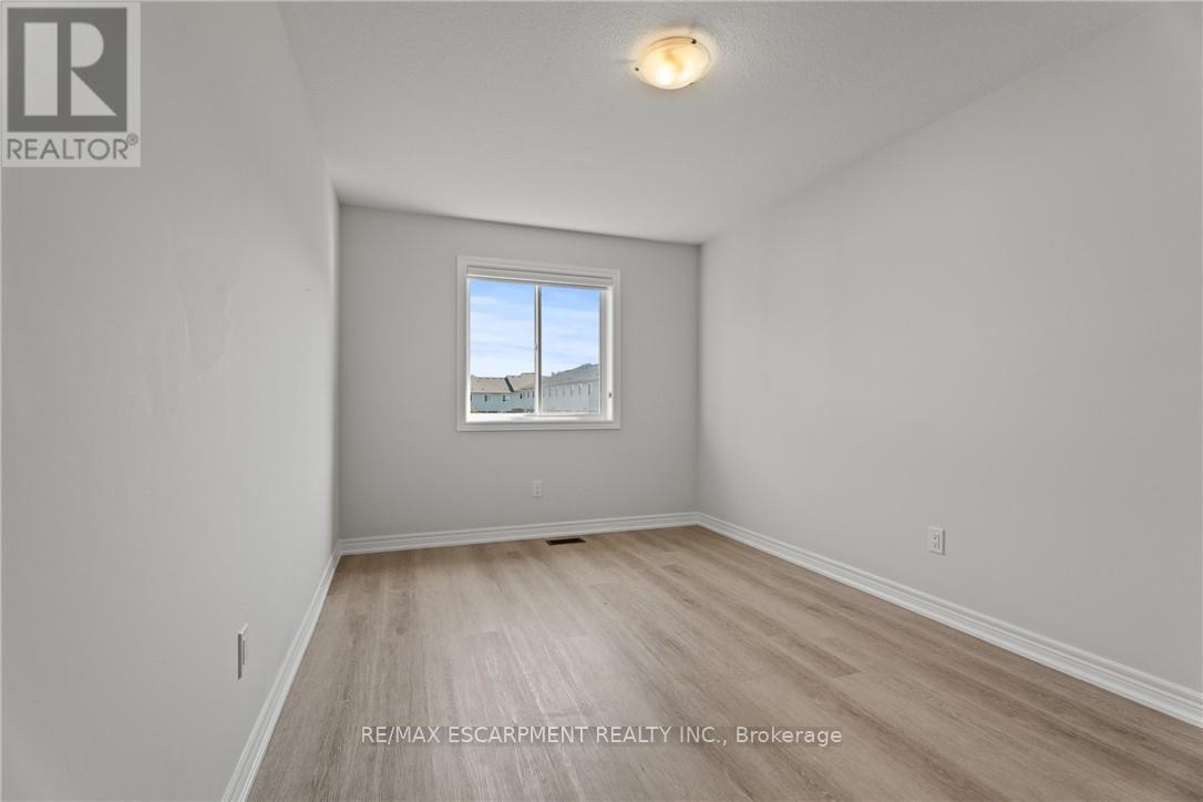 8 Linden Park Lane, Hamilton (Hill Park), Ontario  L9A 1Y1 - Photo 14 - X12448284