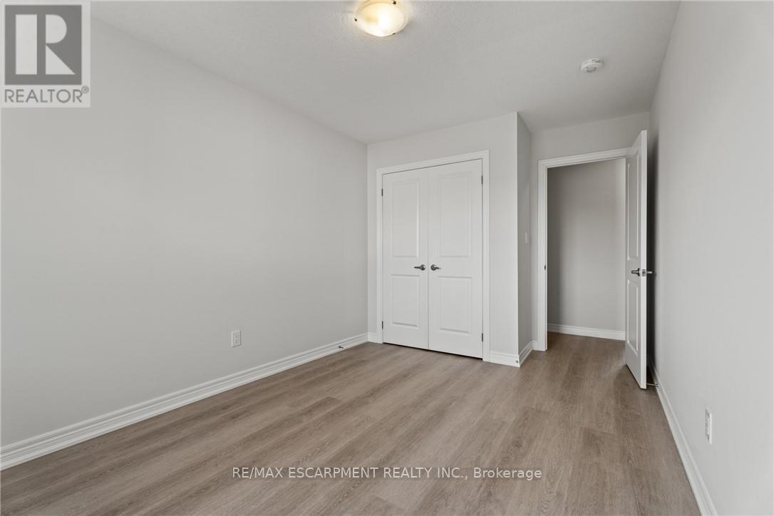 8 Linden Park Lane, Hamilton (Hill Park), Ontario  L9A 1Y1 - Photo 15 - X12448284