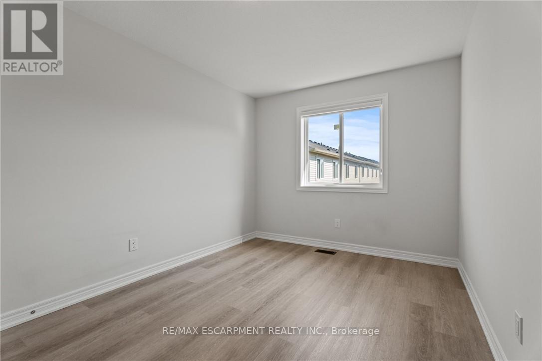 8 Linden Park Lane, Hamilton (Hill Park), Ontario  L9A 1Y1 - Photo 16 - X12448284