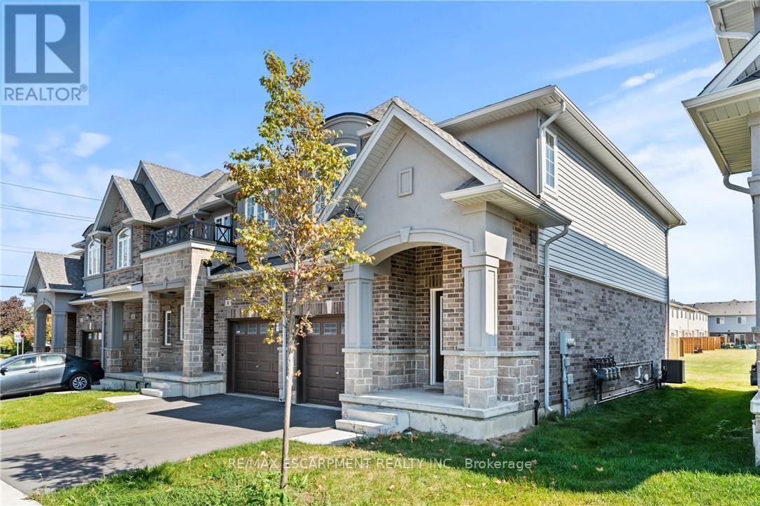 8 Linden Park Lane, Hamilton (Hill Park), Ontario  L9A 1Y1 - Photo 2 - X12448284