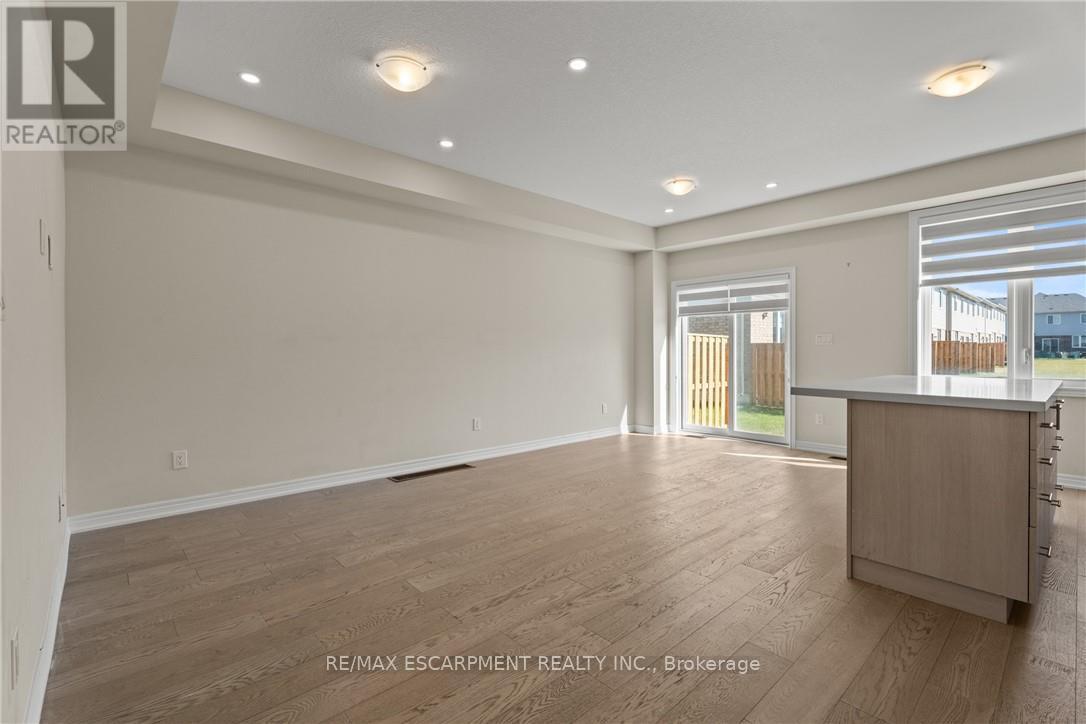 8 Linden Park Lane, Hamilton (Hill Park), Ontario  L9A 1Y1 - Photo 8 - X12448284