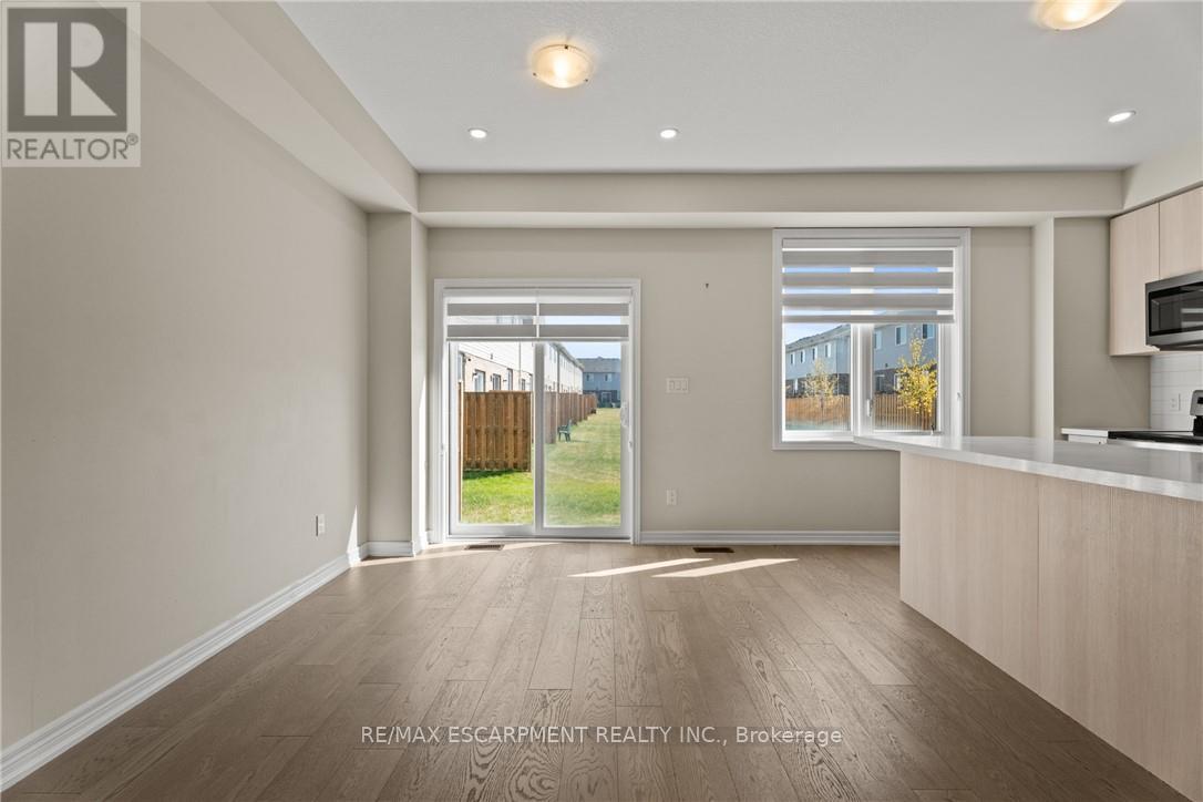 8 Linden Park Lane, Hamilton (Hill Park), Ontario  L9A 1Y1 - Photo 9 - X12448284