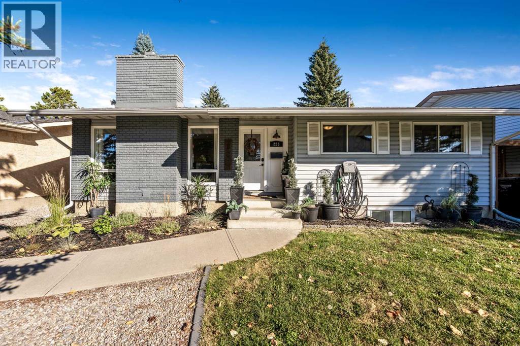 223 Brookpark Drive Sw, Calgary, Alberta  T2W 2W7 - Photo 1 - A2261691