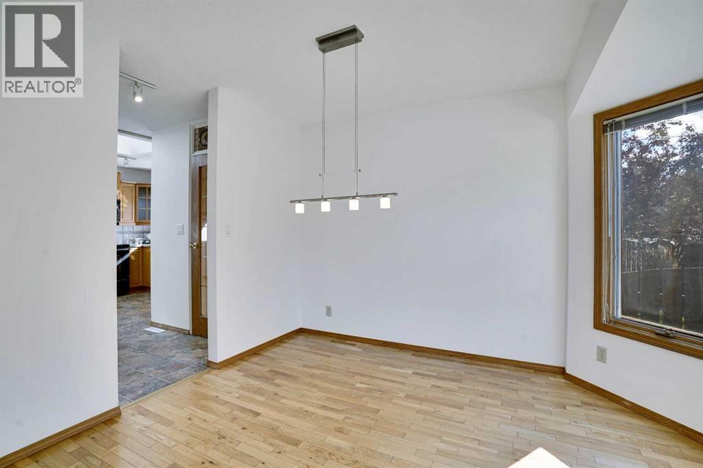 2719 Cedar Ridge Drive Sw, Calgary, Alberta  T2W 1X5 - Photo 9 - A2261869