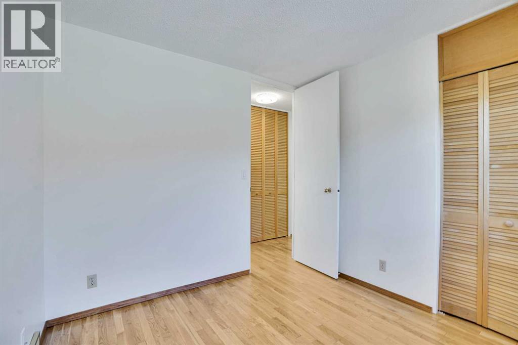 2719 Cedar Ridge Drive Sw, Calgary, Alberta  T2W 1X5 - Photo 16 - A2261869