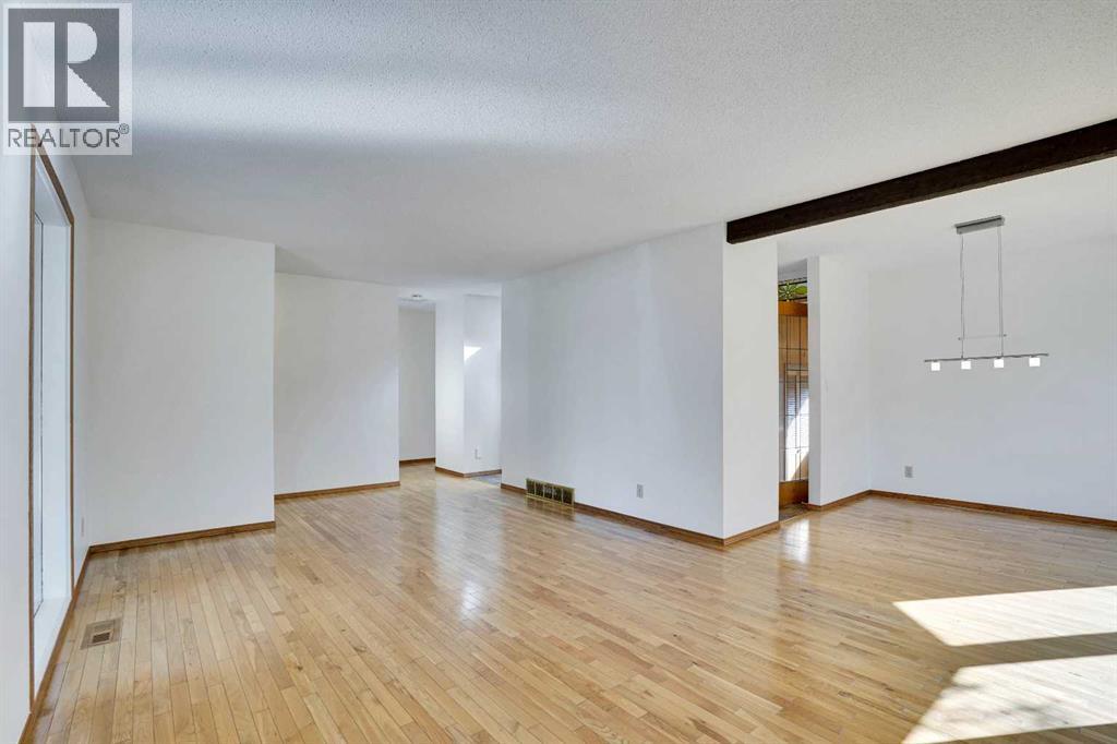 2719 Cedar Ridge Drive Sw, Calgary, Alberta  T2W 1X5 - Photo 7 - A2261869