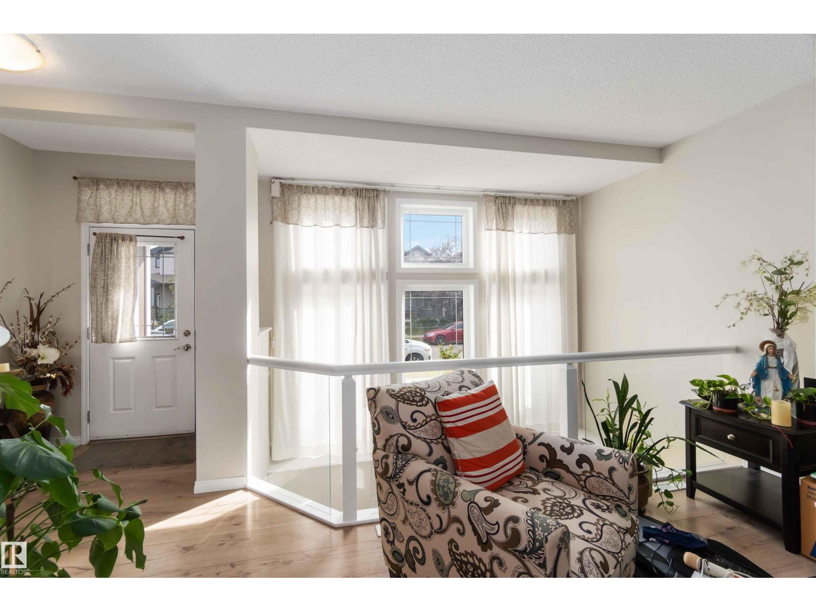 9932 221 St Nw, Edmonton, Alberta  T5T 4M7 - Photo 2 - E4461072