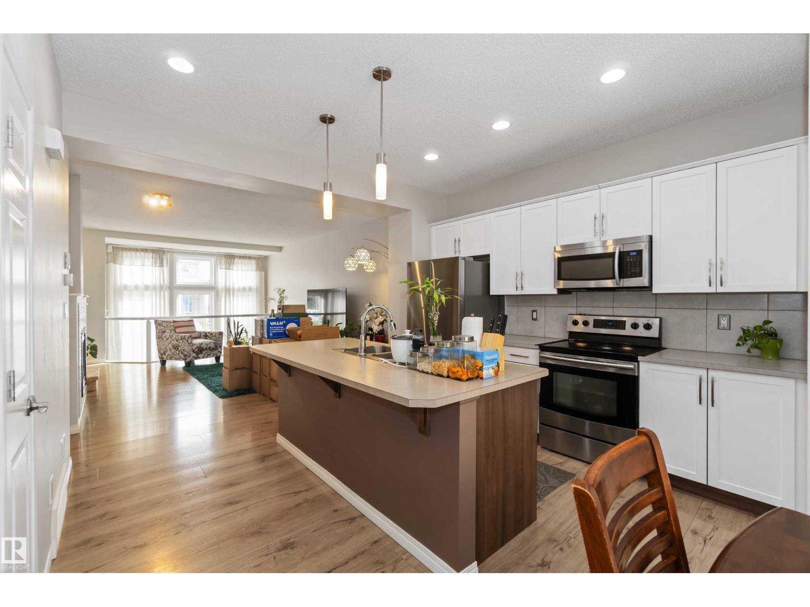 9932 221 St Nw, Edmonton, Alberta  T5T 4M7 - Photo 3 - E4461072
