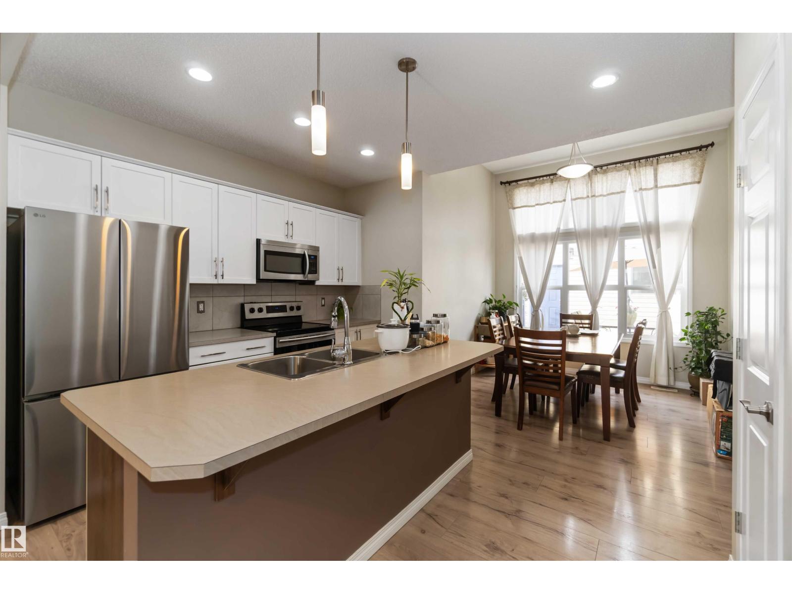 9932 221 St Nw, Edmonton, Alberta  T5T 4M7 - Photo 4 - E4461072