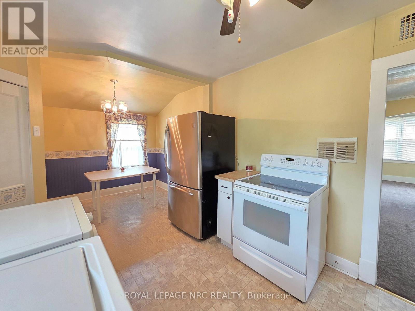 103 Main Street E, Port Colborne, Ontario  L3K 1S3 - Photo 10 - X12236889