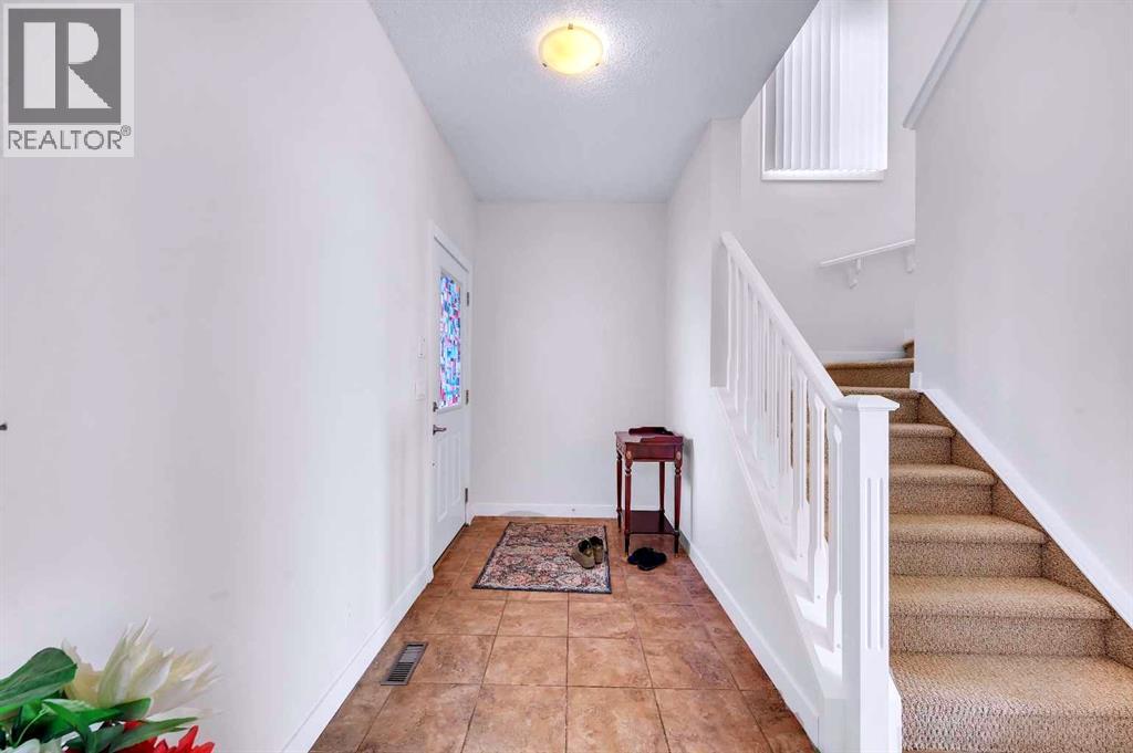 116 Skyview Shores Manor Ne, Calgary, Alberta  T3N 0E8 - Photo 3 - A2258998